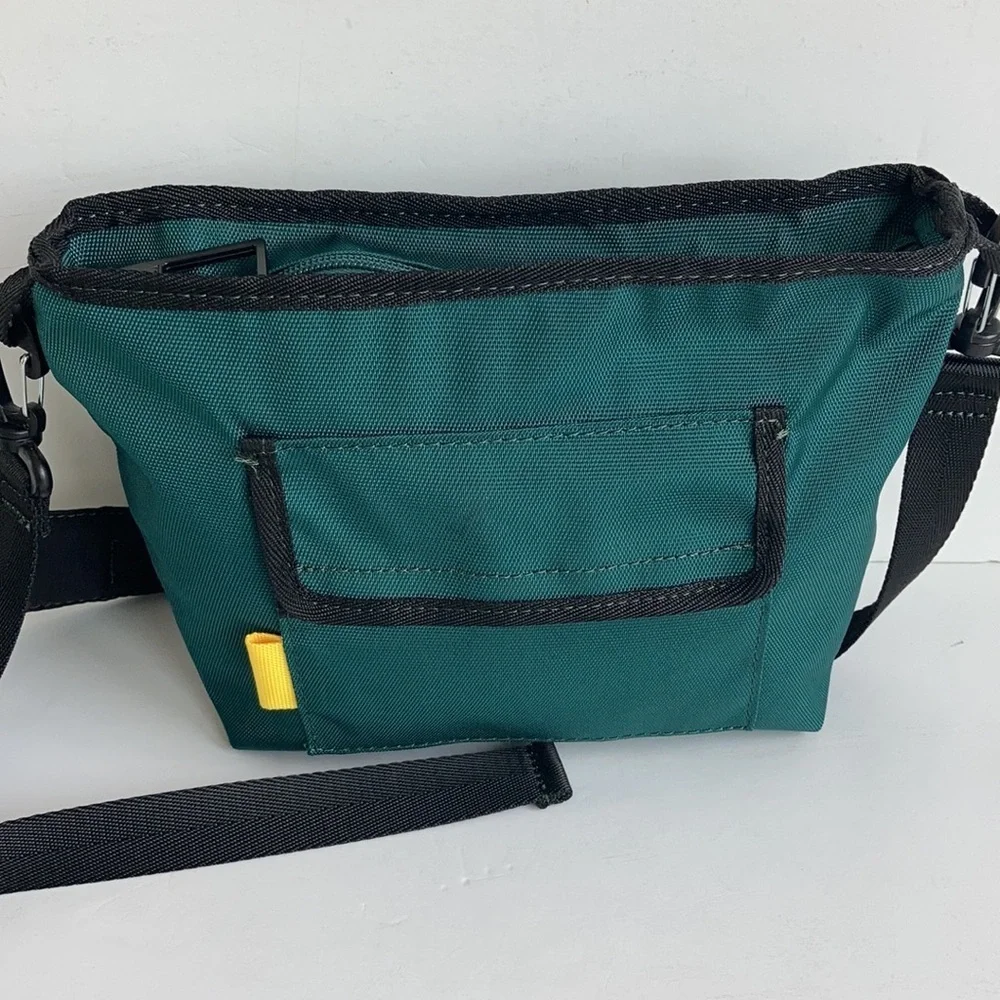 Zara green nylon crossbody fanny pack adjustable strap zip closure front pocket - Picture 2 of 16
